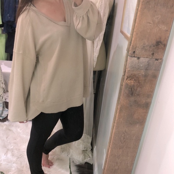 New In tan waffle knit long sleeve top size large - Picture 2 of 7